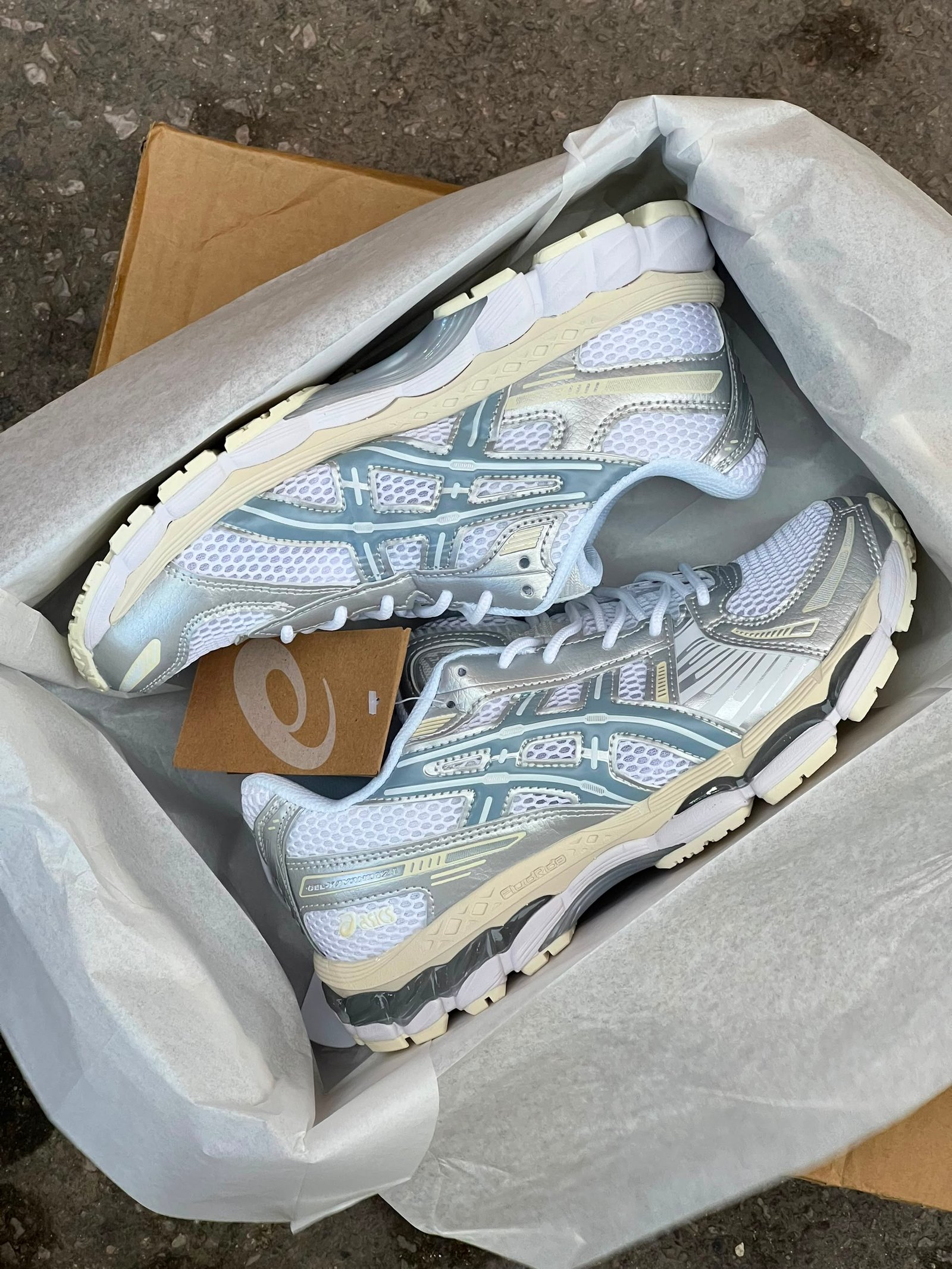 ASICS 12.1 Silver / White